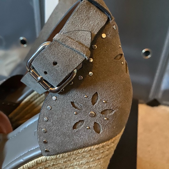 COACH Kelsi Wedge Espadrille Sandals Heathered Gray Suede Studded Size 9 NIB - Picture 8 of 14